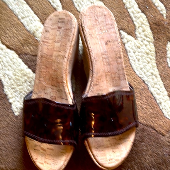 Stuart Weitzmam cork wedge and tortoise patent leather size 8.5 - Picture 2 of 5